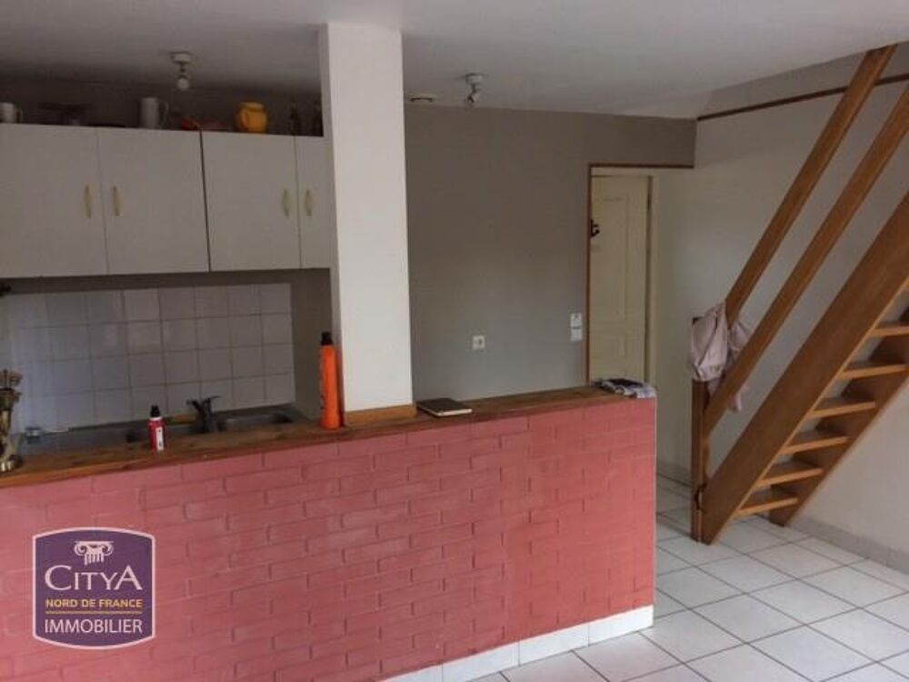 Petite maison semi-mitoyenne comprenant : séjour avec cu....