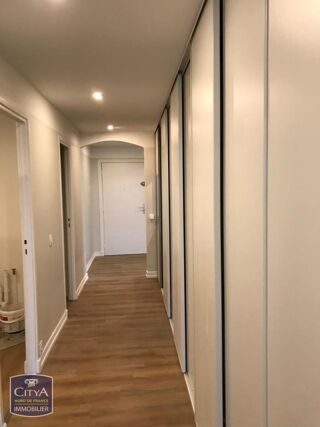  Appartement à louer 4 pièces 108 m²