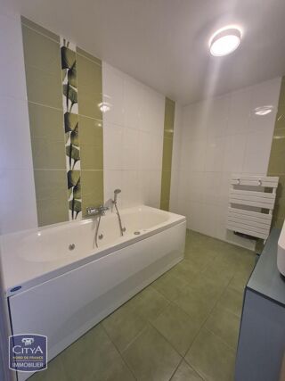  Appartement à louer 4 pièces 217 m²