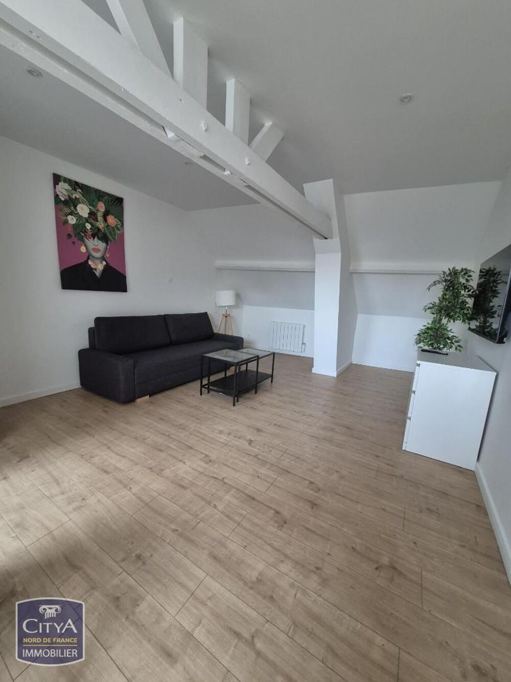 PROCHE DE LA GARE Studio meublé situé au 2ème étage