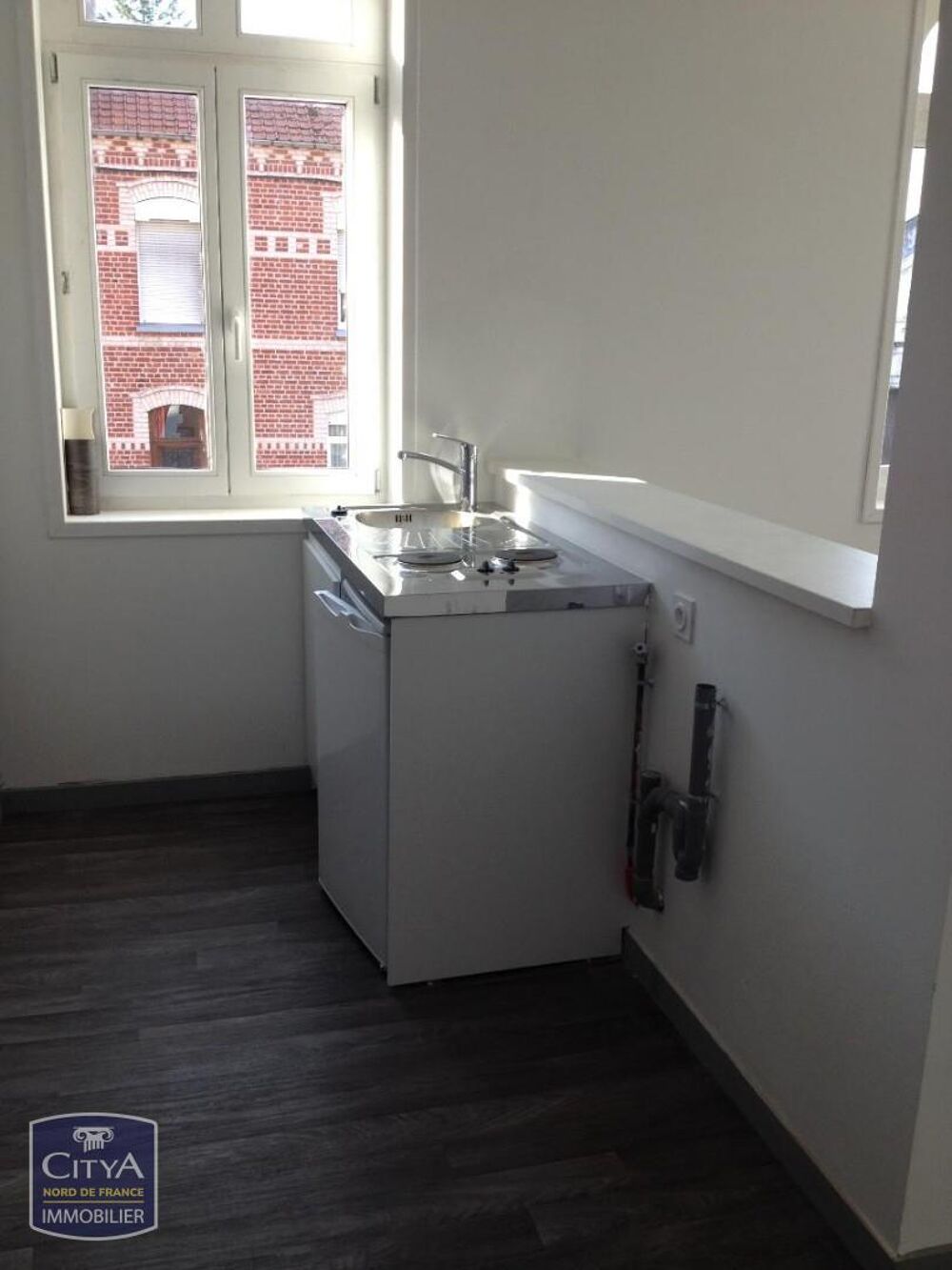 Appartement au 1er étage d'un petit immeuble en plein ce....