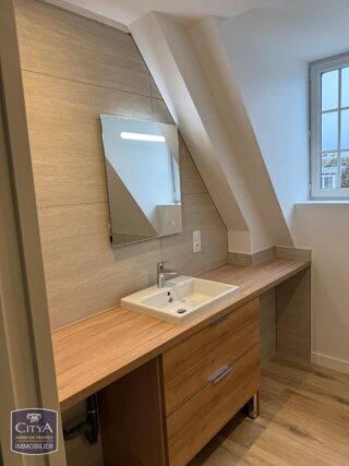  Appartement à louer 4 pièces 99 m²