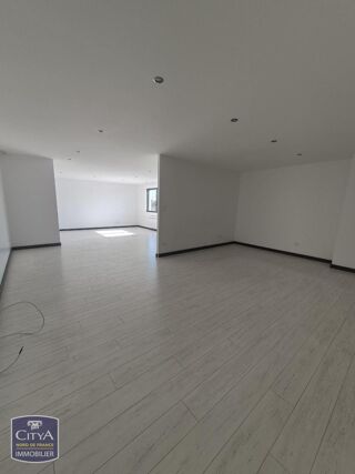  Appartement à louer 4 pièces 217 m²