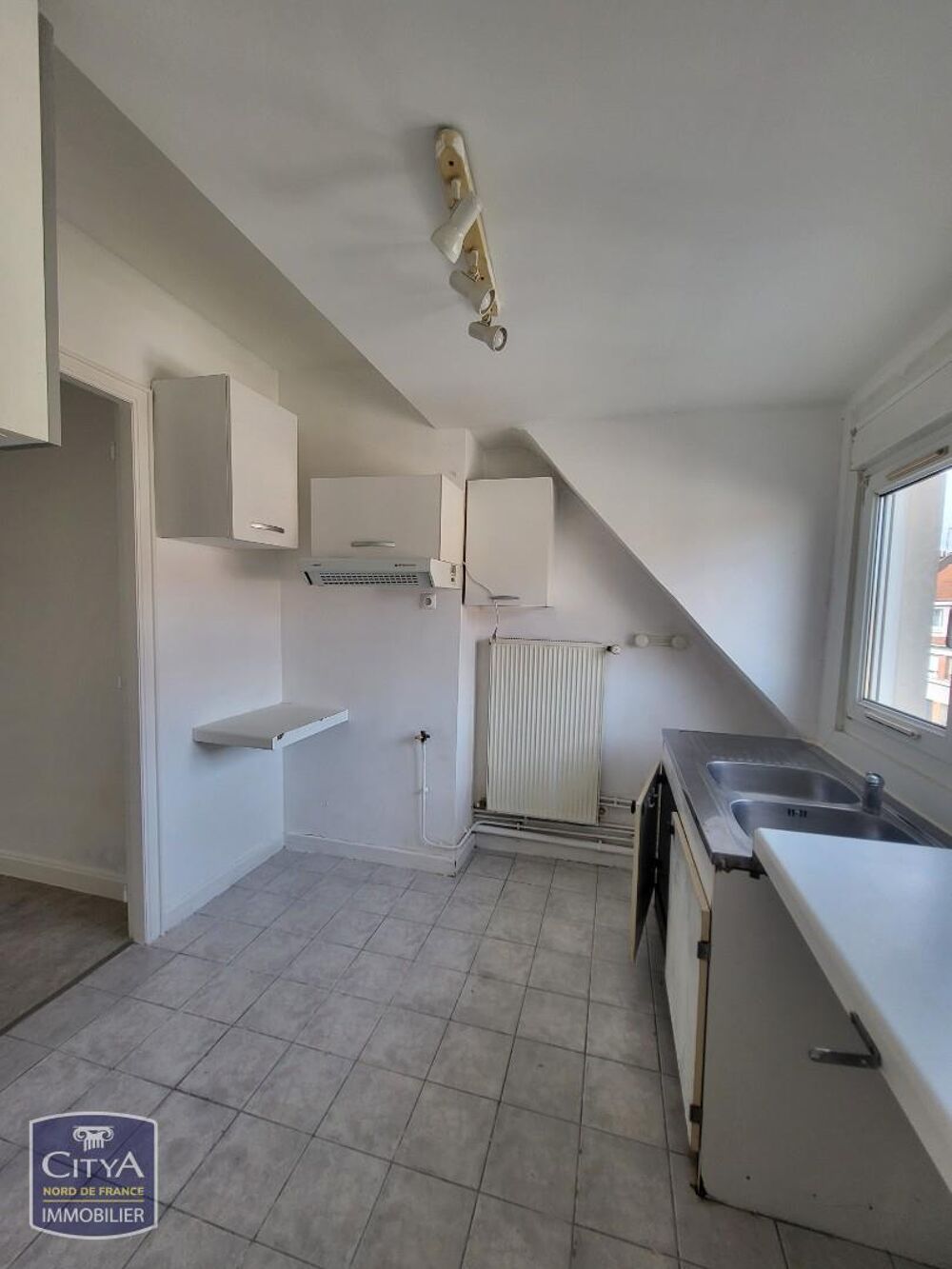 Saint-Omer centre ville appartement comprenant : hall d'....