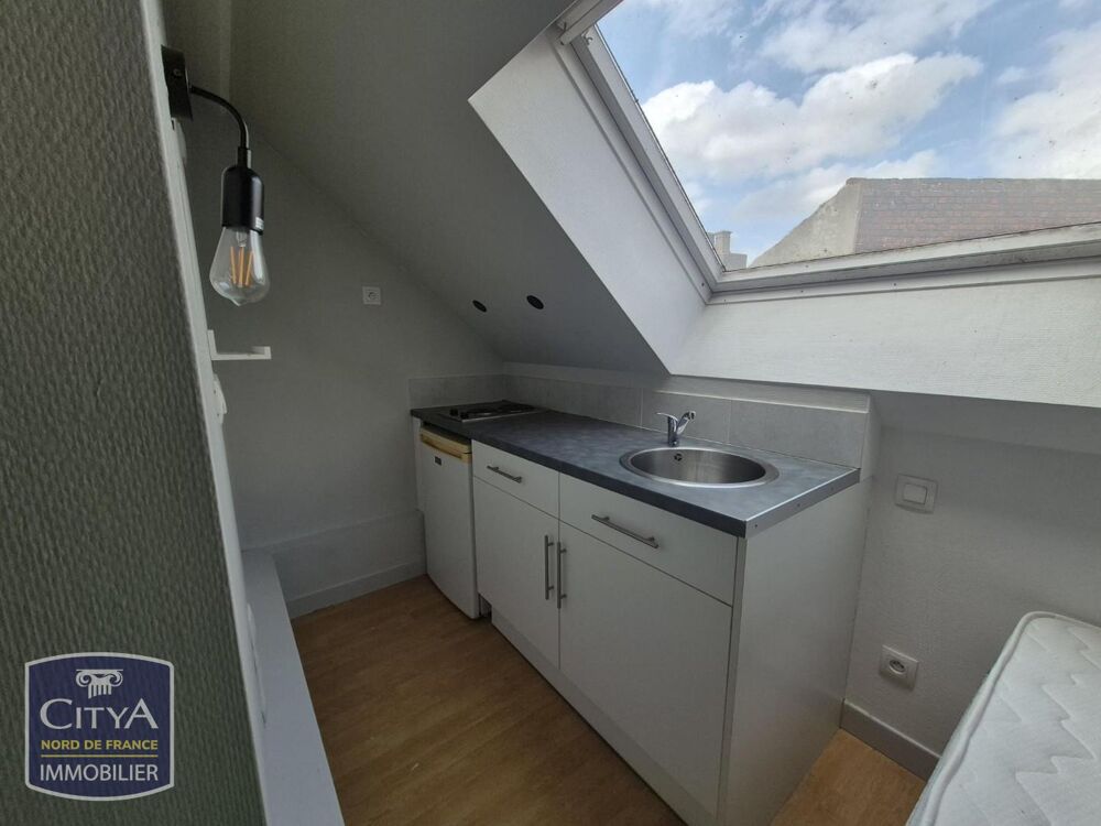 A Saint-Omer studio avec cuisine équipée (évier, plaques....