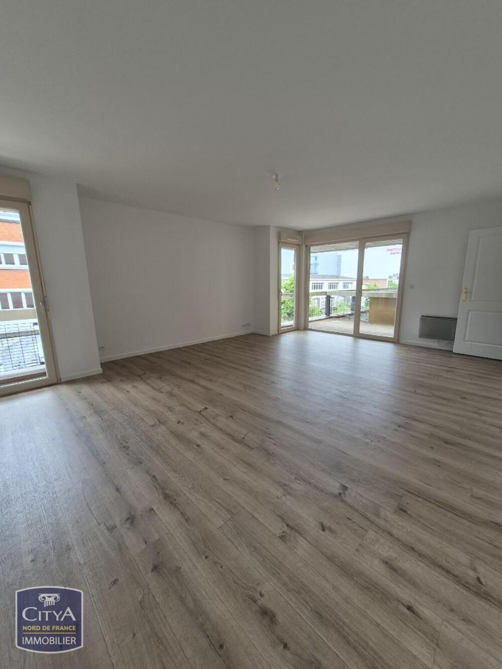 Location Appartement T3 de 82,15 m2 en centre-ville avec terrasse et place de parking. Valenciennes