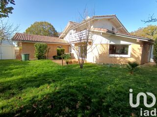  Villa  vendre 5 pices 200 m Mont-de-marsan