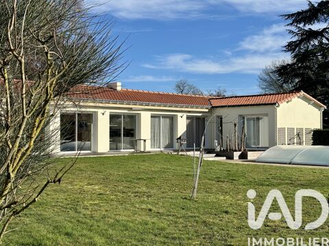   Vente Maison d'architecte 6 pi�ces Villa - 6 pi�ce(s) - 163 m�