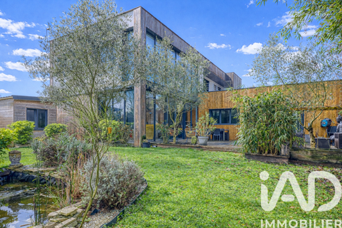   Vente Maison d'architecte 7 pi�ces Villa - 7 pi�ce(s) - 242 m�