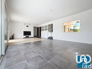  Villa  vendre 10 pices 180 m