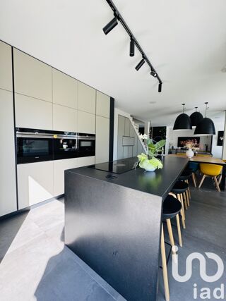  Maison  vendre 8 pices 240 m