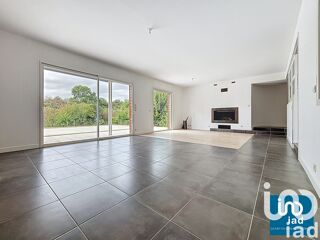  Villa  vendre 10 pices 180 m