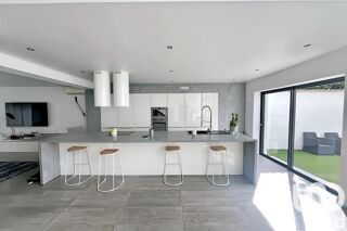  Villa  vendre 9 pices 376 m