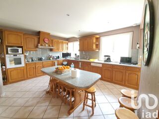  Maison  vendre 9 pices 330 m