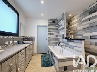  Villa  vendre 7 pices 205 m