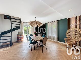  Maison  vendre 8 pices 245 m