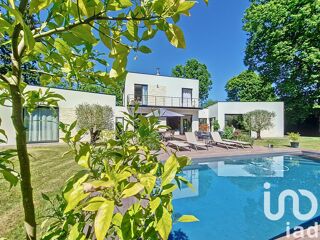  Villa  vendre 8 pices 262 m