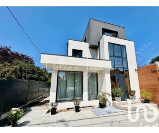  Villa  vendre 8 pices 234 m