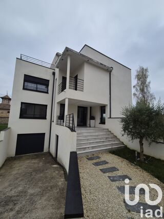  Villa  vendre 8 pices 250 m