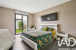  Villa  vendre 8 pices 175 m