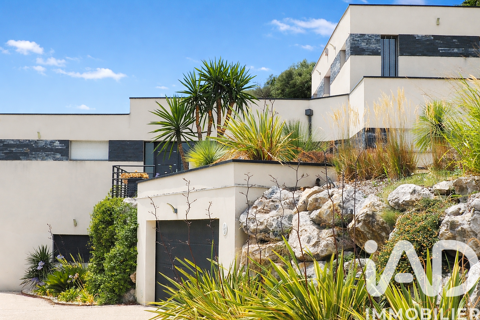   Vente Maison d'architecte 7 pi�ces Villa - 7 pi�ce(s) - 250 m�