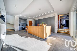  Maison  vendre 8 pices 340 m