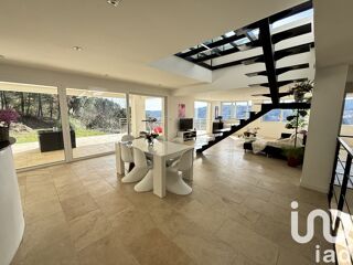  Villa  vendre 8 pices 235 m