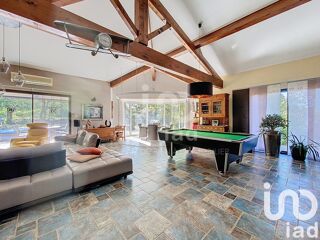  Maison  vendre 9 pices 242 m