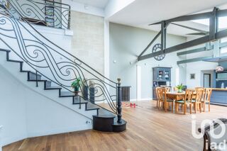  Villa  vendre 9 pices 305 m