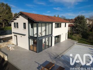  Maison � vendre 8 pi�ces 220 m�