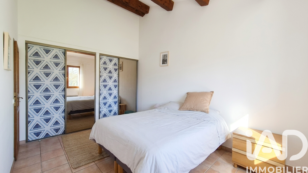 � vendre  Maison �guilles (13510)