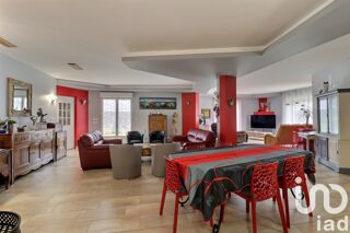  Villa � vendre 15 + pi�ces 994 m�