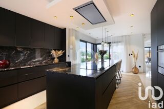  Villa  vendre 6 pices 225 m