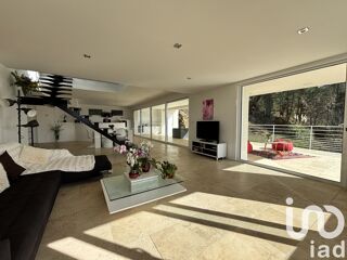  Villa  vendre 8 pices 235 m