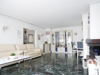  Maison  vendre 9 pices 220 m