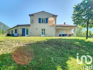  Maison  vendre 8 pices 220 m