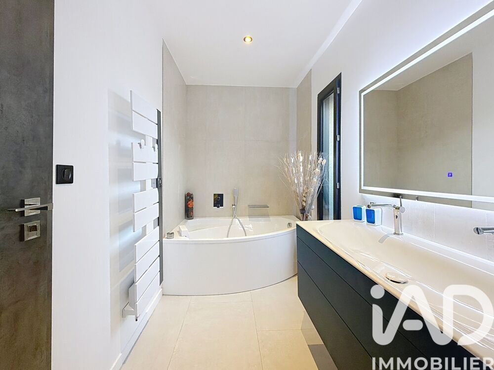 � vendre  Villa Moir� (69620)