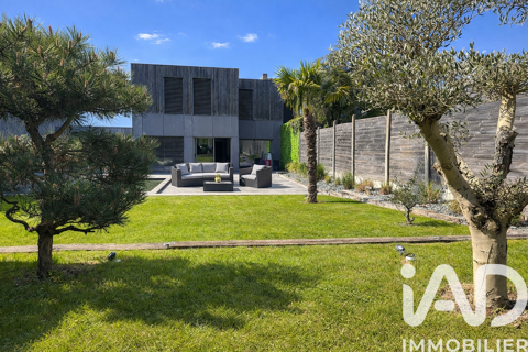   Vente Pavillon 7 pi�ces Maison - 7 pi�ce(s) - 185 m�