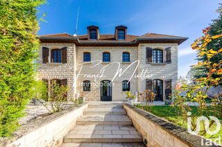  Maison  vendre 9 pices 270 m