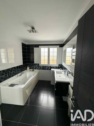  Maison  vendre 8 pices 180 m