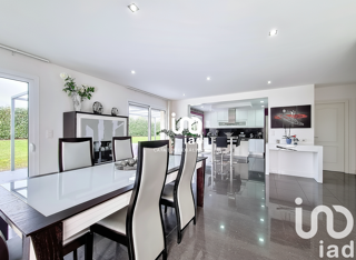  Villa  vendre 8 pices 230 m