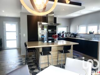  Villa  vendre 6 pices 145 m