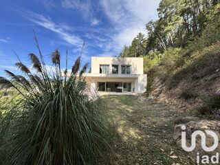  Villa  vendre 8 pices 235 m