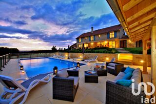  Maison  vendre 15 + pices 760 m