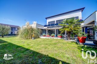  Villa  vendre 8 pices 270 m