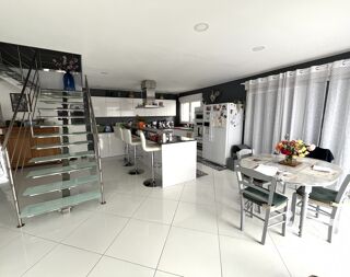  Maison � vendre 5 pi�ces 205 m�