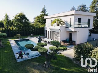  Maison  vendre 8 pices 240 m