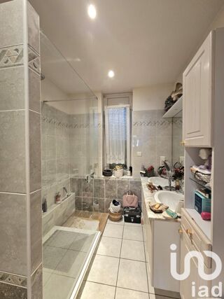  Maison  vendre 8 pices 220 m