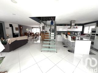  Maison � vendre 5 pi�ces 205 m�