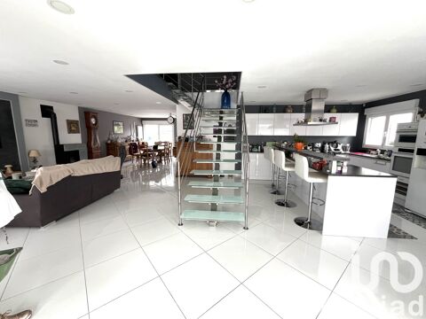   Vente Maison traditionnelle 5 pi�ces Maison - 5 pi�ce(s) - 205 m�